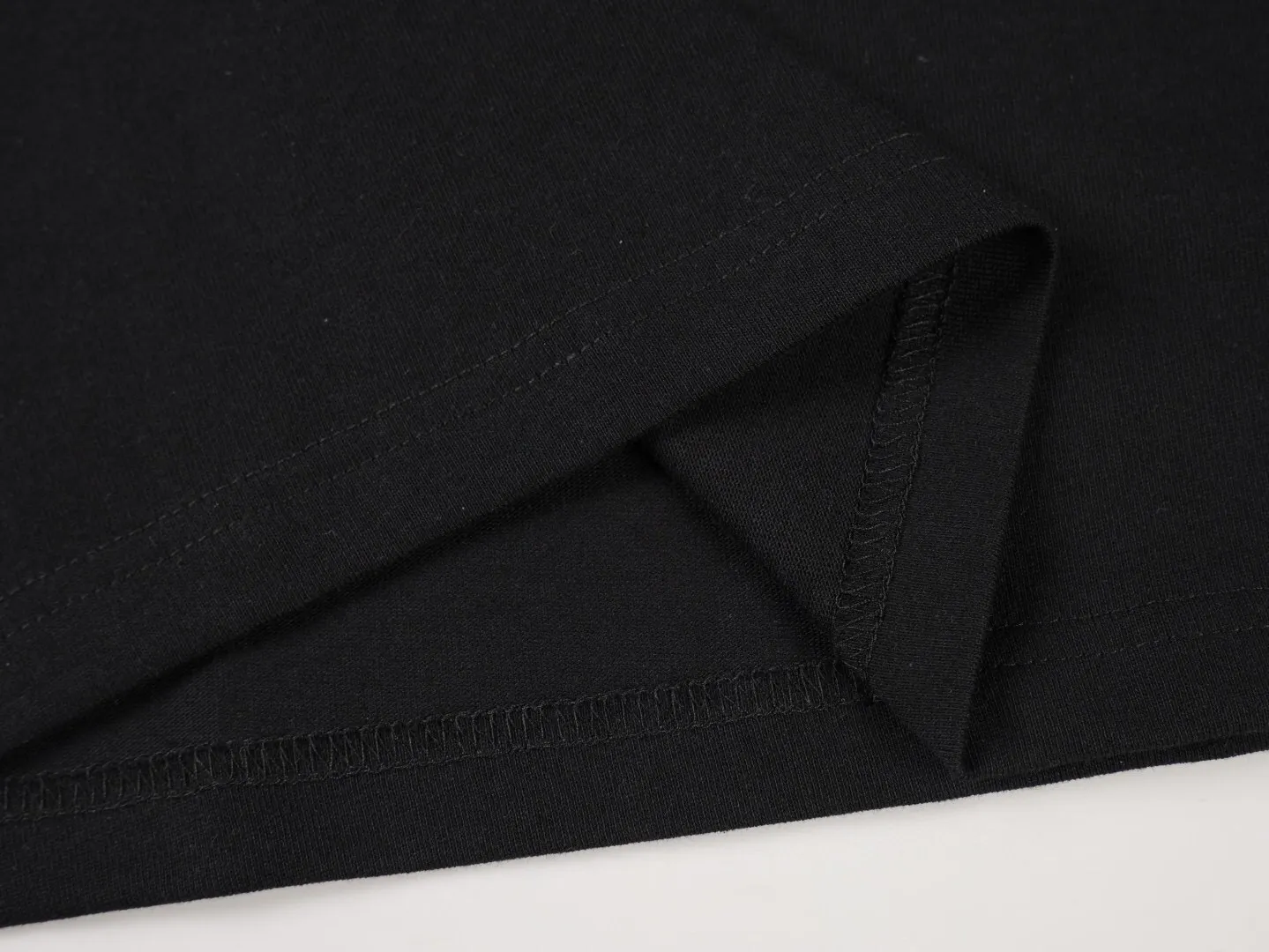 ：Moncler/ T ：300 100% ：320 ： ：White Black Size：S M L XL XXL Same Style